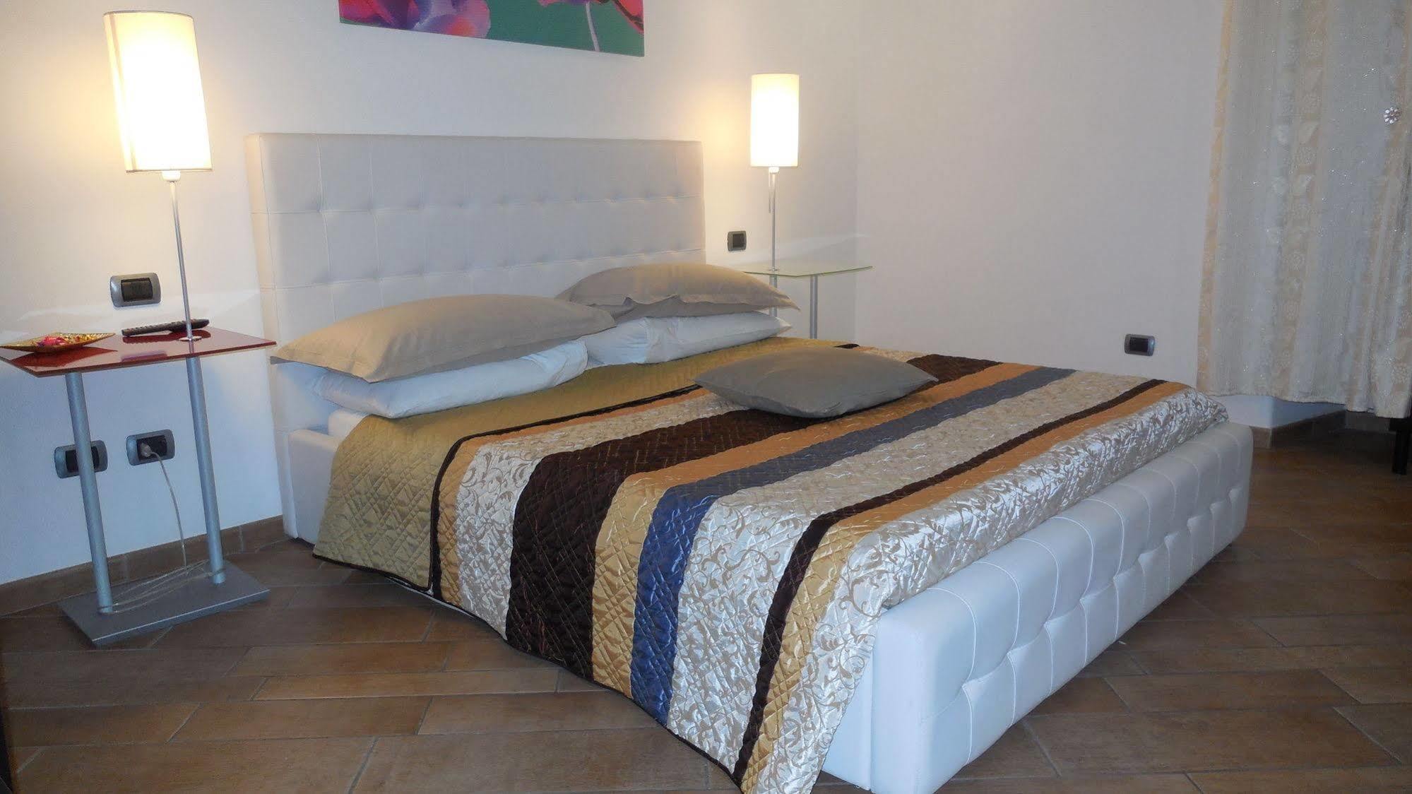 Tridente Rooms Roma Esterno foto
